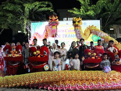 Ấm áp Chương trình “Biên cương - Đêm hội trăng rằm” 