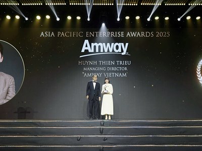 Tổng Giám đốc Amway Việt Nam nhận Giải thưởng Doanh nhân xuất sắc Châu Á 2025