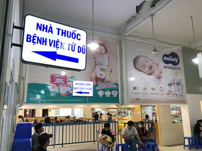 TP.HCM: Quảng cáo sữa, tã “tấn công” bệnh viện