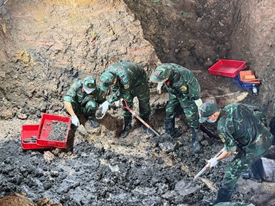 Bộ Tư lệnh TP.HCM đối thoại với lực lượng tìm kiếm, quy tập hài cốt liệt sĩ 