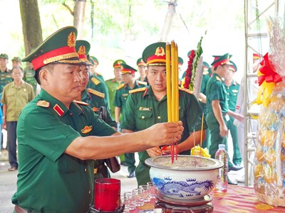 Quân khu 7 tổ chức tri ân nhân kỷ niệm 79 năm Ngày Thương binh - Liệt sĩ