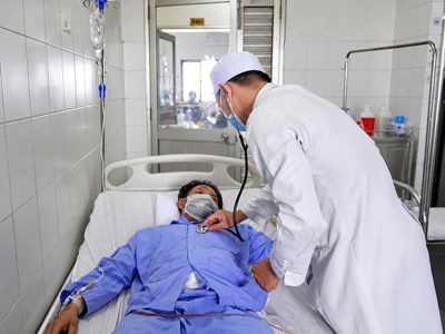 Cần Thơ: Cứu sống bệnh nhân bị hai thanh sắt đâm, nhờ báo động đỏ nội viện