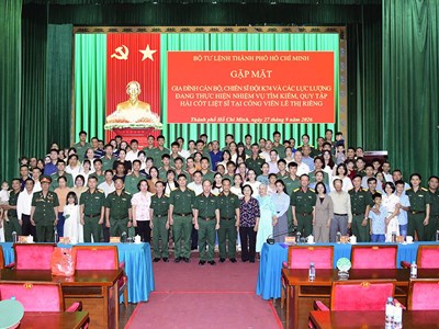 Thăng quân hàm cho các chiến sĩ làm nhiệm vụ tìm kiếm, quy tập hài cốt liệt sĩ tại Công viên Lê Thị Riêng