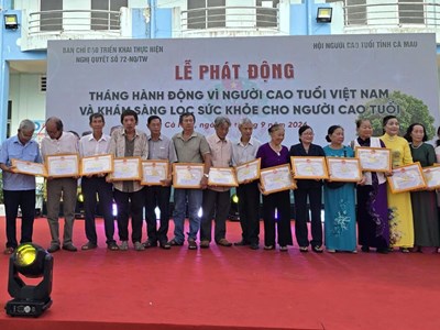 Nhiều người cao tuổi ở Cà Mau được chăm sóc sức khỏe