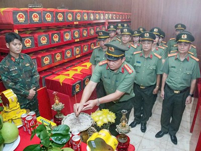 TP.HCM “đón” thêm 8 Anh hùng liệt sĩ trở về