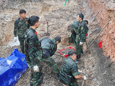 Phát hiện thêm 13 bộ hài cốt liệt sĩ tại Công viên Lê Thị Riêng