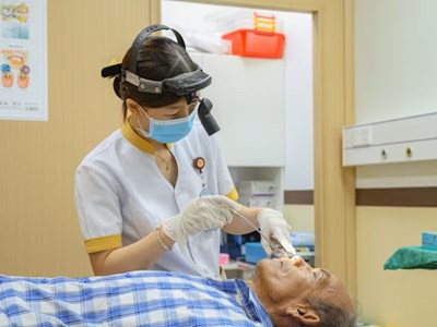 Phẫu thuật thành công cho bệnh nhân chịu cảnh “ngủ ngồi” hơn 10 năm ở Cà Mau 
