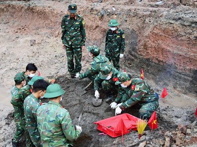 Phát hiện thêm 12 bộ hài cốt liệt sĩ tại Công viên Lê Thị Riêng