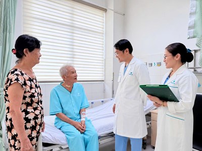 Cứu sống bệnh nhân nhồi máu cơ tim cấp, ngừng tim trên đường chuyển viện