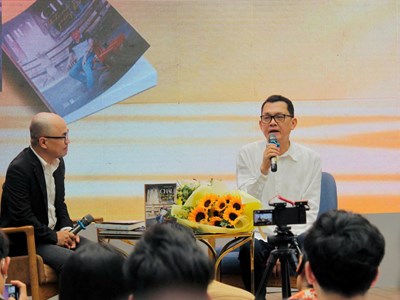 Nghệ sĩ Hữu Châu ra mắt bút ký chân dung