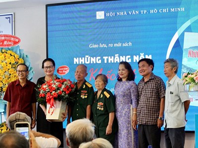 Sống lại ký ức Côn Đảo qua sách “Những năm tháng khốc liệt“