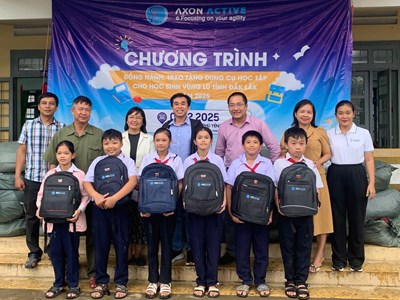 Hơn 2.500 học sinh Đắk Lắk nhận quà tiếp sức đến trường sau bão lũ