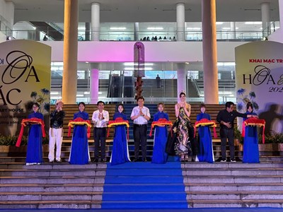 Triển lãm nghệ thuật tái chế “Hoa và Rác”