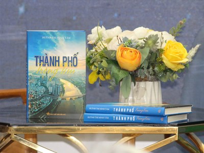 Ra mắt hồi ký “Thành phố trong tim“