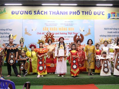 Sắc màu Việt phục truyền thống tỏa sáng tại Đường Sách TP Thủ Đức