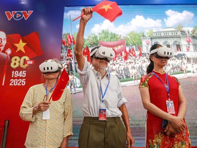 Đến Dinh Độc Lập để “Trở về thời khắc thiêng liêng”