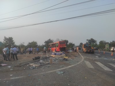 Gia Lai: Hai xe khách va nhau, 18 người thương vong