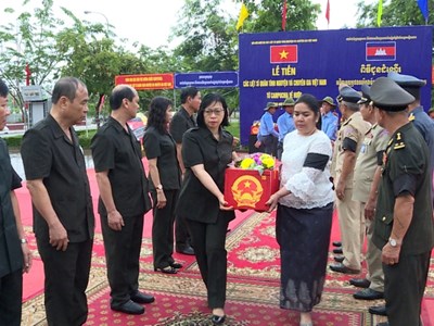 Trang trọng Lễ đón 21 hài cốt liệt sĩ từ Campuchia về nước