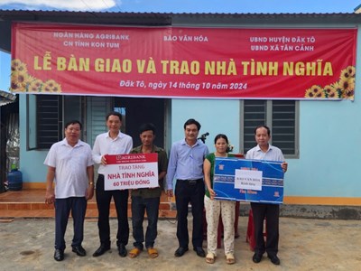 Báo Văn Hoá trao nhà tình nghĩa cho hộ nghèo DTTS ở Kon Tum