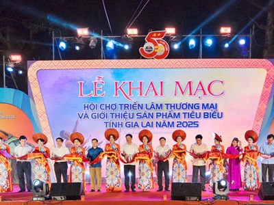 200 gian hàng tham gia Hội chợ triển lãm thương mại và giới thiệu các sản phẩm tiêu biểu