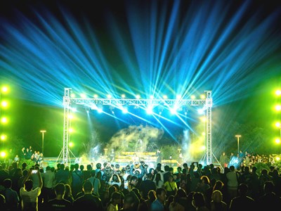 Măng Đen bùng cháy trong đêm nhạc Rock tri ân du khách