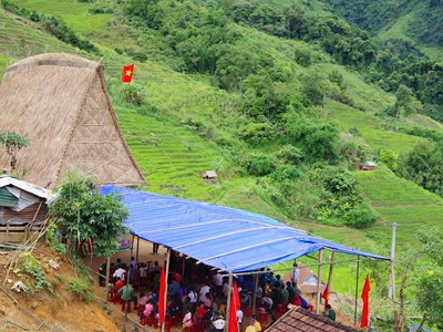 Kon Tum: Khánh thành nhà Rông văn hóa thắm đượm nghĩa tình quân dân