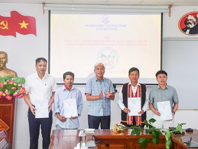 Trao Giấy chứng nhận quyền sử dụng chỉ dẫn địa lý “Ngọc Linh” cho các tổ chức, cá nhân tại Tu Mơ Rông và Đăk Glei