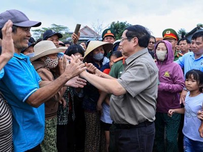 Thủ tướng yêu cầu tiếp tục tập trung toàn lực khắc phục hậu quả mưa lũ