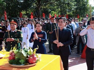Lãnh đạo tỉnh Quảng Ngãi dâng hương tưởng niệm tại Di tích lịch sử Ngục Kon Tum