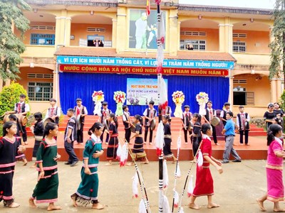 Quảng Ngãi: Khi cồng chiêng được trao truyền từ trong nhà trường