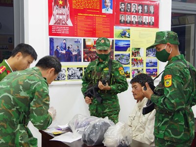 Quảng Ngãi: Chặn đứng vụ vận chuyển hơn 12.000 viên ma túy qua tuyến biên giới