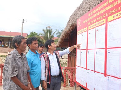 Quảng Ngãi: “Cánh tay nối dài” đưa thông tin bầu cử đến bản làng