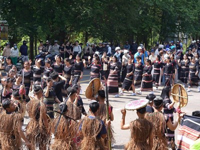 Măng Đen rộn ràng lễ hội đường phố