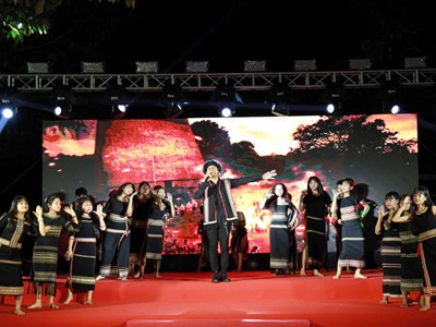 Rực rỡ đêm hội “Kon Tum - Âm vang đại ngàn, khúc ca thống nhất“