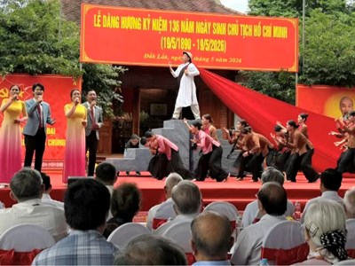 Tưởng niệm 136 năm Ngày sinh Chủ tịch Hồ Chí Minh tại Nhà thờ Bác Hồ