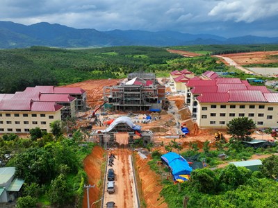 Vượt khó, chạy đua với thời gian trên công trường trường học nơi biên giới
