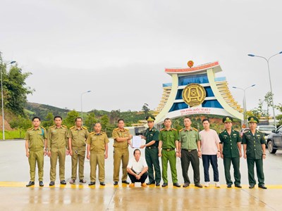 Bắt đối tượng truy nã đặc biệt nguy hiểm trốn sang Lào