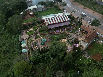 Quán cà phê Trạm Mây ở Măng Đen: Xử phạt rồi, vì sao vẫn tồn tại?