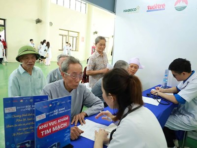 Địa phương đầu tiên trên cả nước khám sức khỏe cho người dân sau khi vận hành chính quyền hai cấp