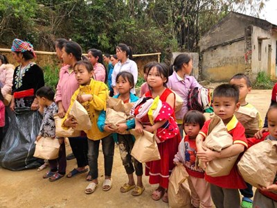 Từ thiện không chỉ là cho đi bên ngoài, mà còn phải bắt đầu từ chính ngôi nhà của mình