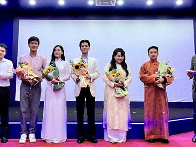 Dàn diễn viên phim "Mắt biếc" giao lưu cùng khán giả tại Triển lãm Thành tựu đất nước