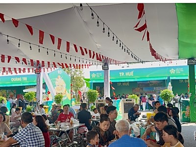 Ẩm thực phong phú, đặc sắc khiến người dân thích thú khi đến với Hội chợ mùa Thu