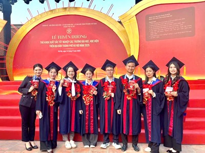 Hà Nội: Vinh danh 95 thủ khoa xuất sắc với thành tích học tập, rèn luyện nổi bật