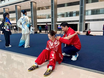 Cận cảnh công tác chăm sóc y tế cho các võ sĩ Wushu