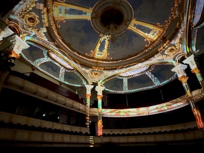 Lắng đọng cảm xúc với màn trình diễn âm nhạc và ánh sáng tại Nhà hát Lớn Hà Nội 