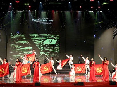 Khát vọng “đường lên phía trước” trong kỉ nguyên mới