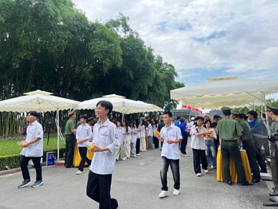  20.000 suất quà phục vụ du khách đến viếng Lăng Bác