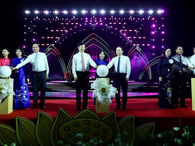  Đưa hương sắc sen Tây Hồ thành thương hiệu du lịch quốc gia