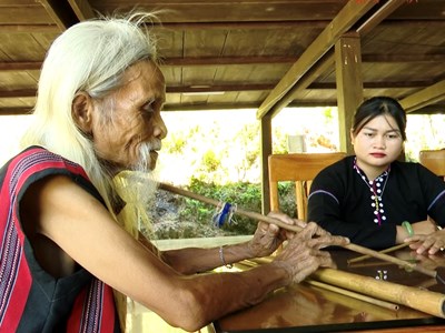 Mạch nguồn văn hóa qua tiếng sáo của đồng bào Vân Kiều