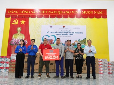 Đoàn Thanh niên Chính phủ thăm, tặng quà người dân vùng lũ Lai Châu